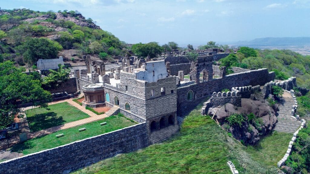 Places to Visit in Guntur: గుంటూరులో చూడదగ్గ 15 ప్రదేశాలు