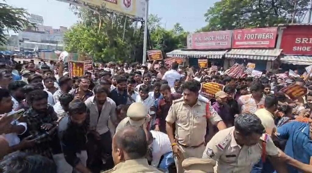 సచివాలయ ఉద్యోగుల ఆందోళన.. అరెస్టులు, ఉద్రిక్తత