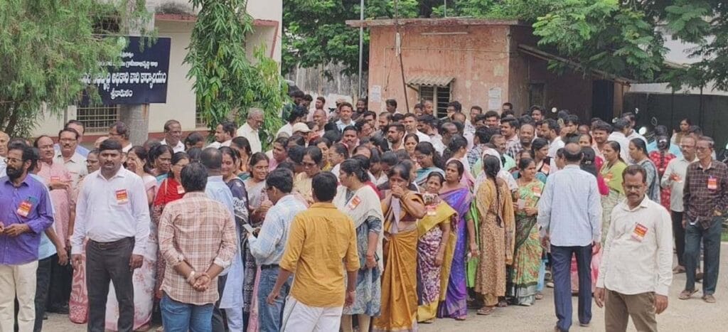 సర్కారుపై ఉద్యోగుల సమరశంఖం.. ఇక ‘వర్క్ టు రూల్’