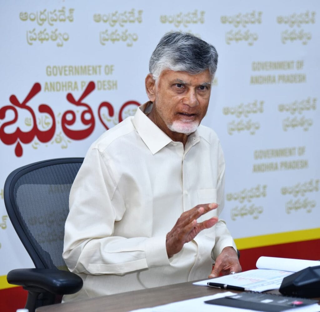 అమరావతిలో నెలకు రూ.2 వేల కోట్ల పనులు చేయాలి: చంద్రబాబు