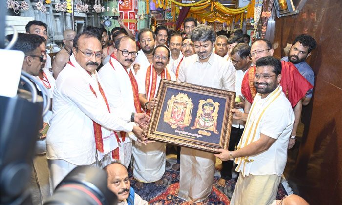 సీఎంగా తొలిసారి బెజవాడకు విజయ్